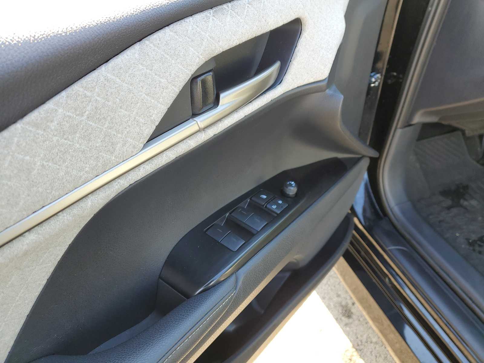 Thumbnail: 2025 Toyota Camry - 16