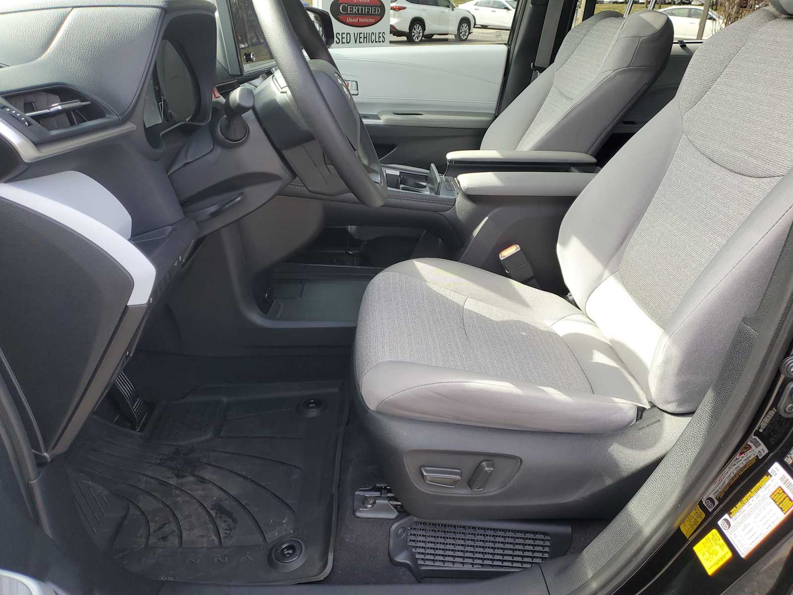 Thumbnail: 2025 Toyota Sienna - 17