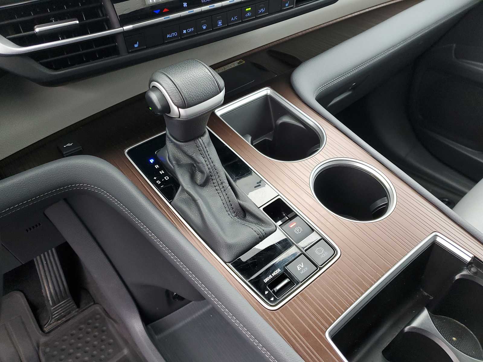 Thumbnail: 2024 Toyota Sienna - 31