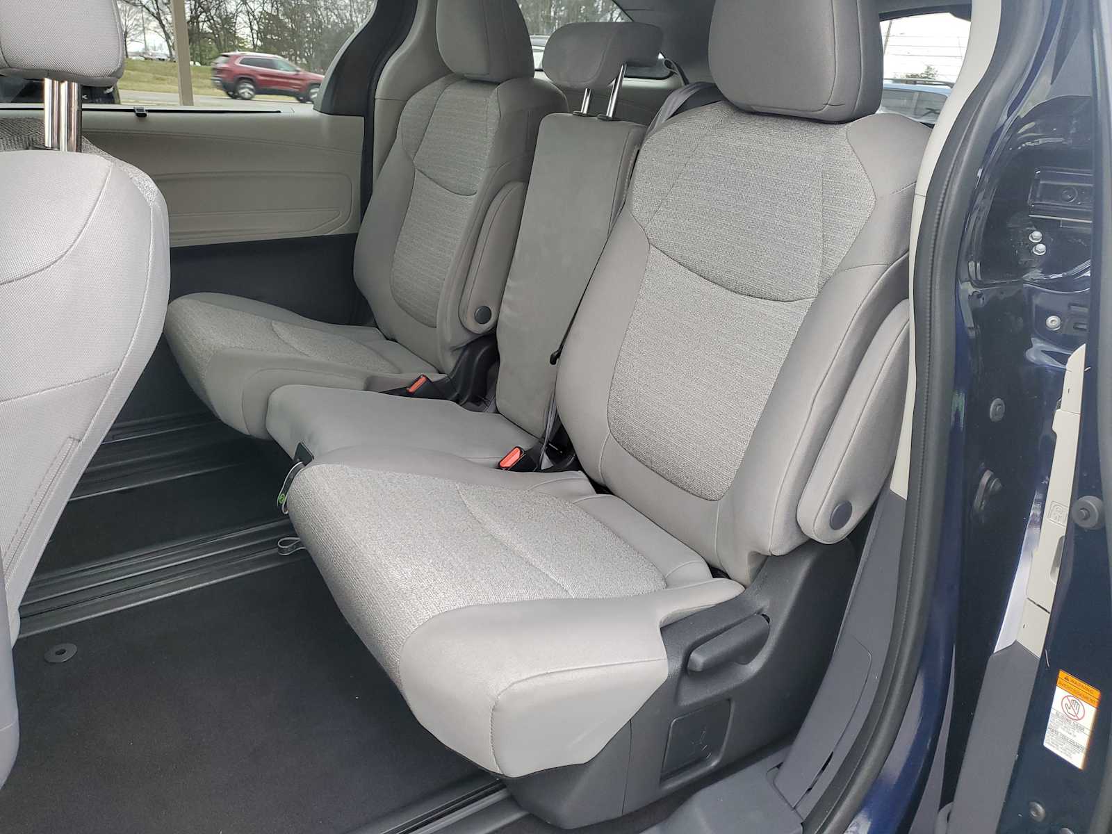 Thumbnail: 2022 Toyota Sienna - 9