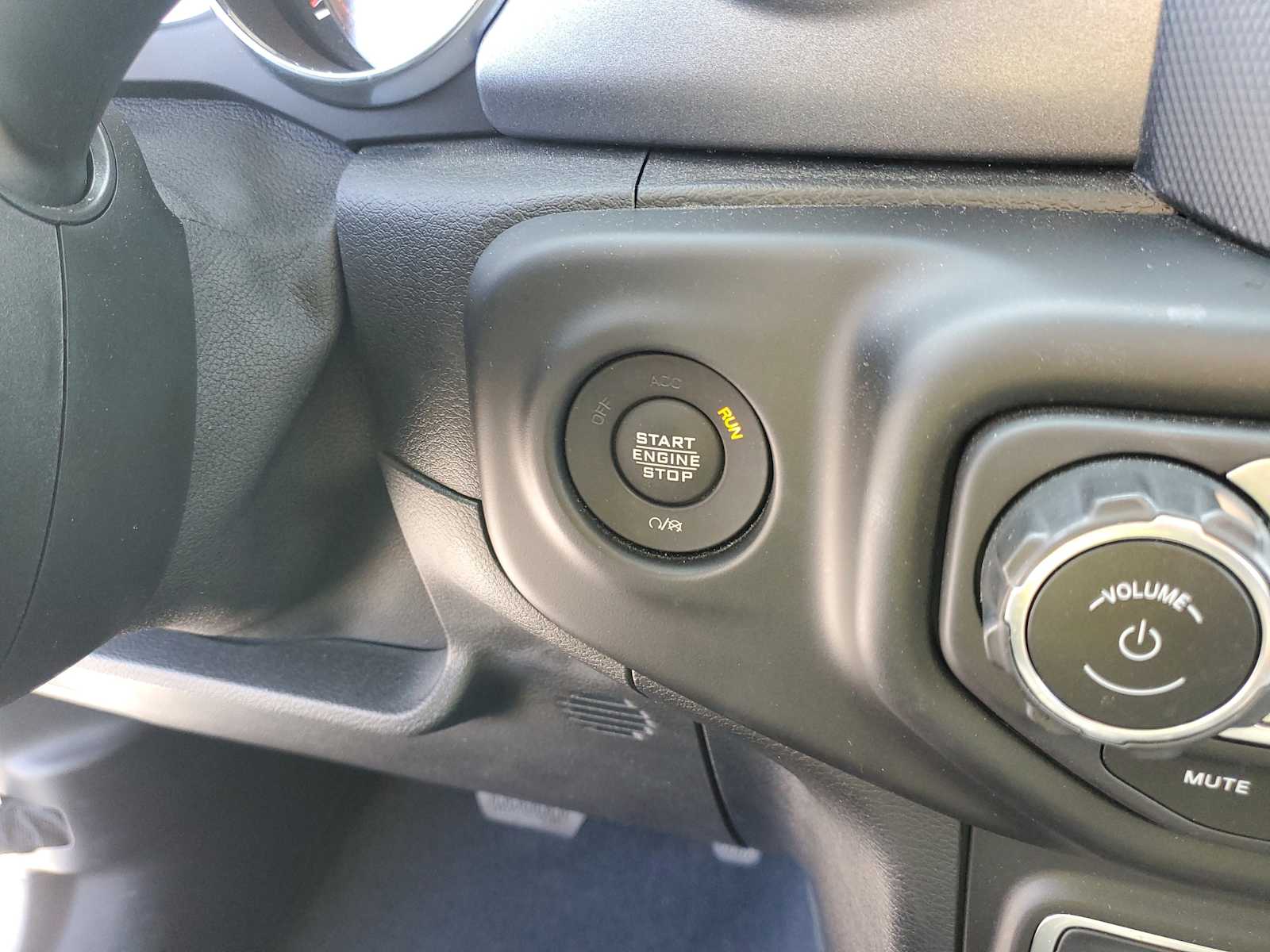 Thumbnail: 2021 Jeep Gladiator - 25