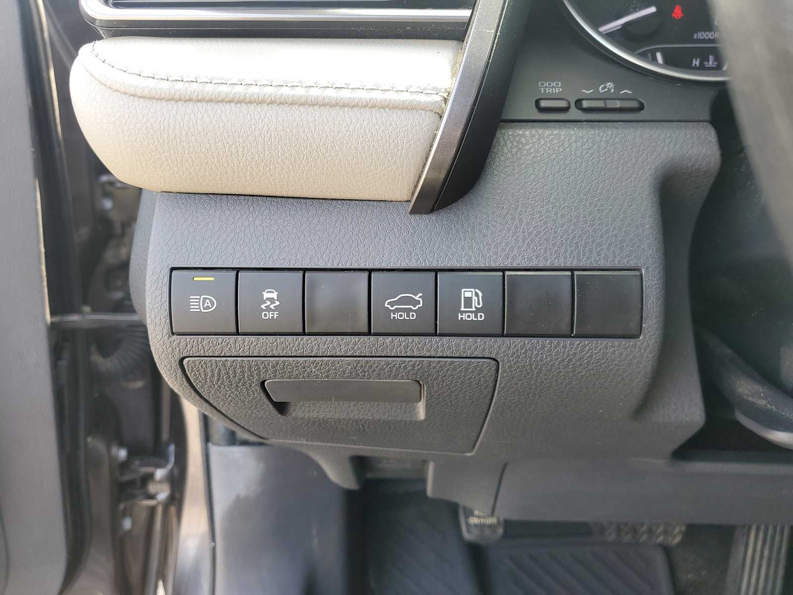 Thumbnail: 2023 Toyota Camry - 20