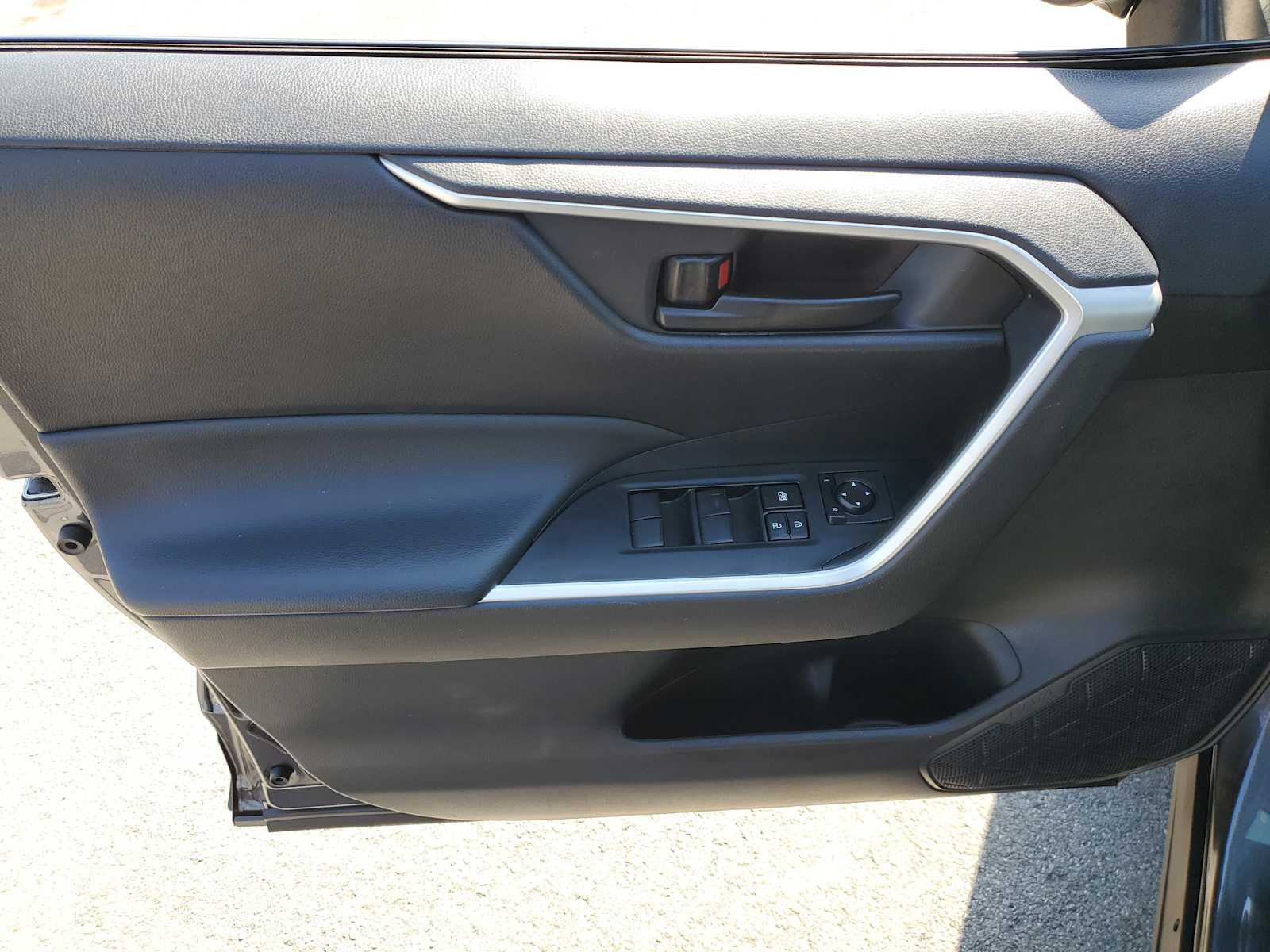 Thumbnail: 2024 Toyota RAV4 - 15