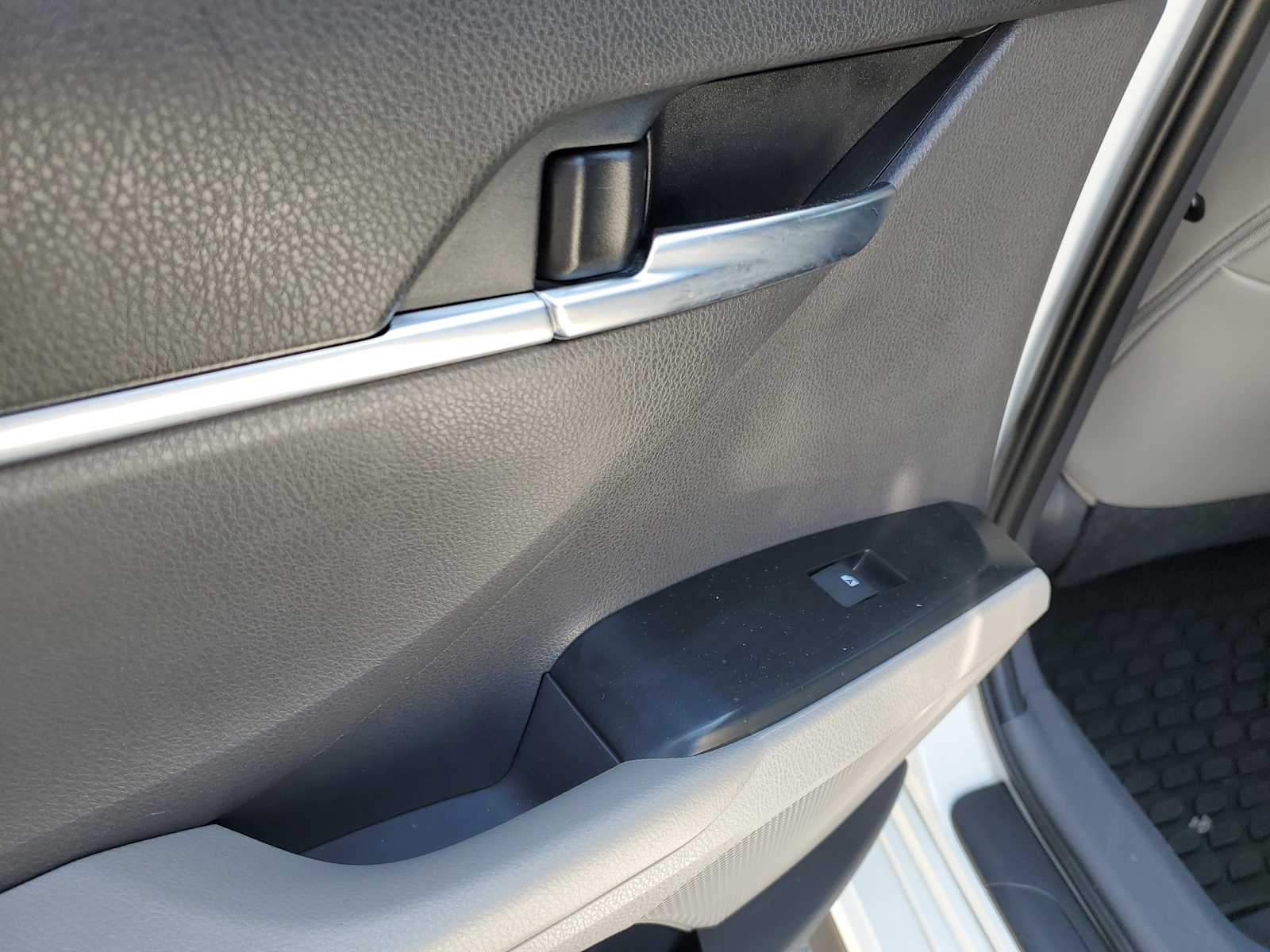 Thumbnail: 2019 Toyota Camry - 10