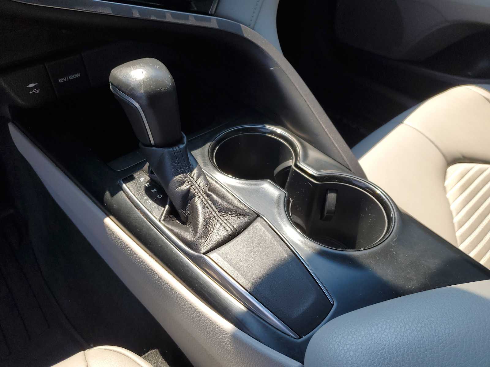 Thumbnail: 2019 Toyota Camry - 30