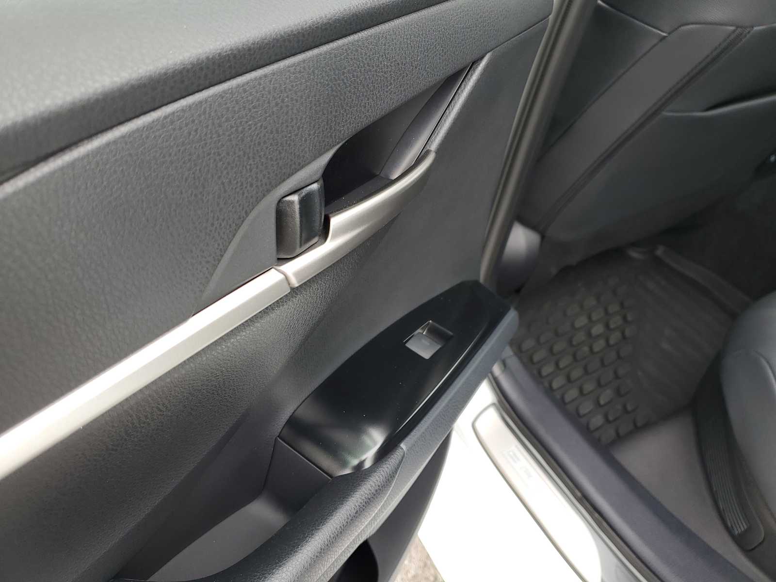 Thumbnail: 2025 Toyota Camry - 11