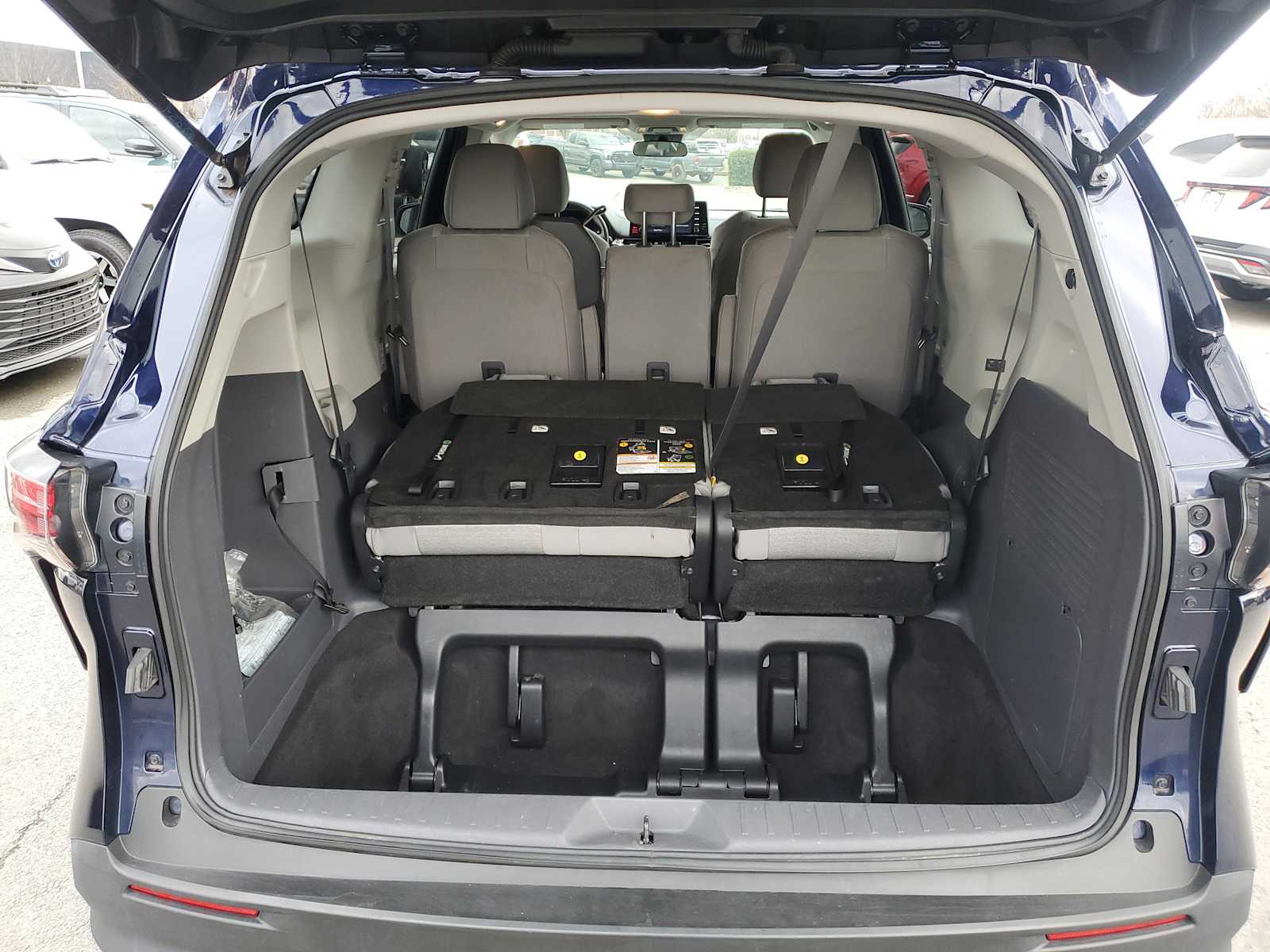 Thumbnail: 2022 Toyota Sienna - 8