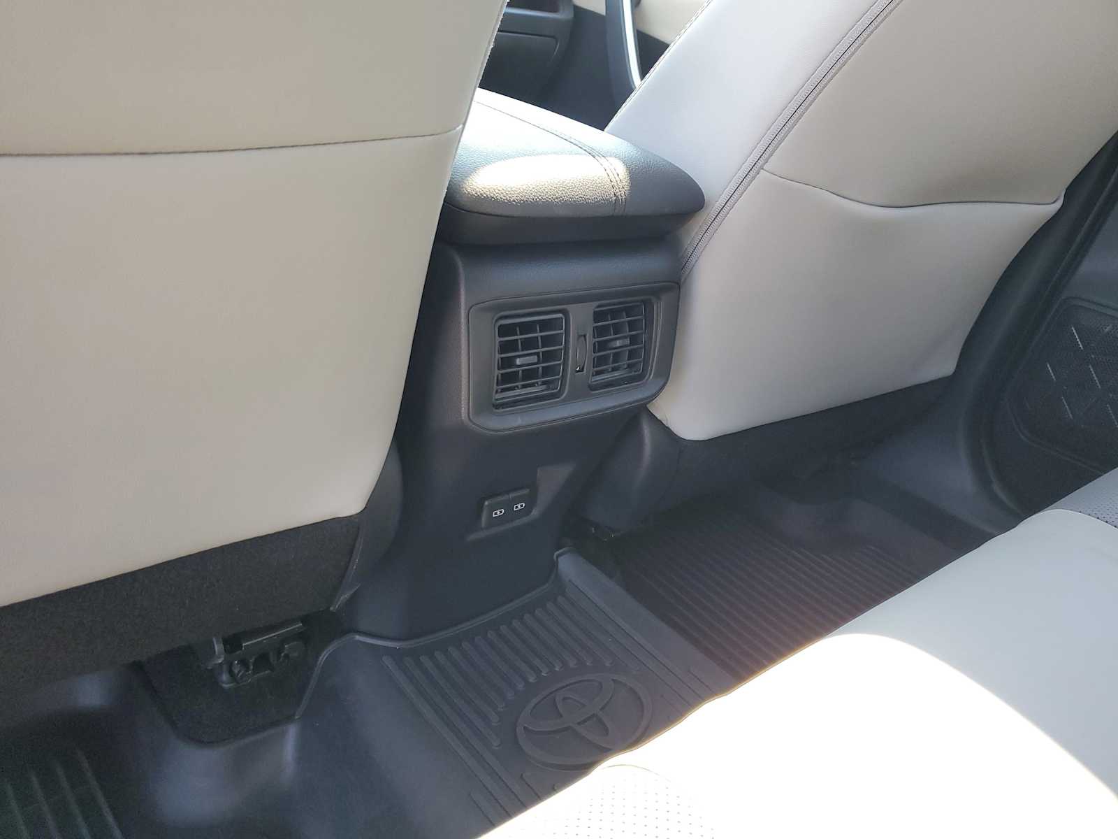 Thumbnail: 2025 Toyota RAV4 - 15