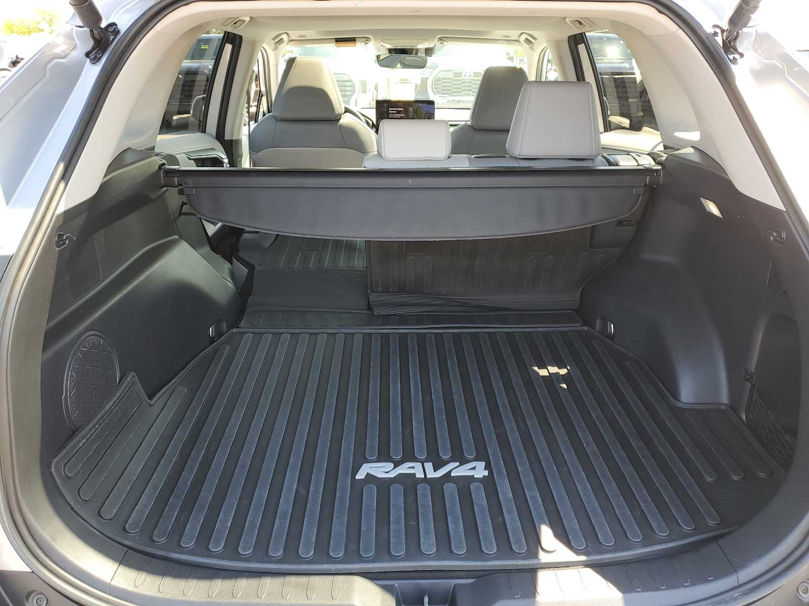 Thumbnail: 2025 Toyota RAV4 - 9