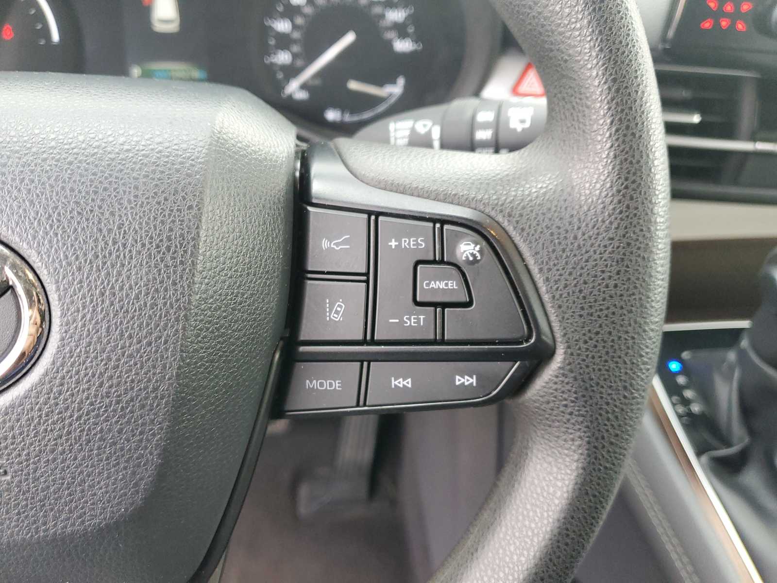 Thumbnail: 2022 Toyota Sienna - 22