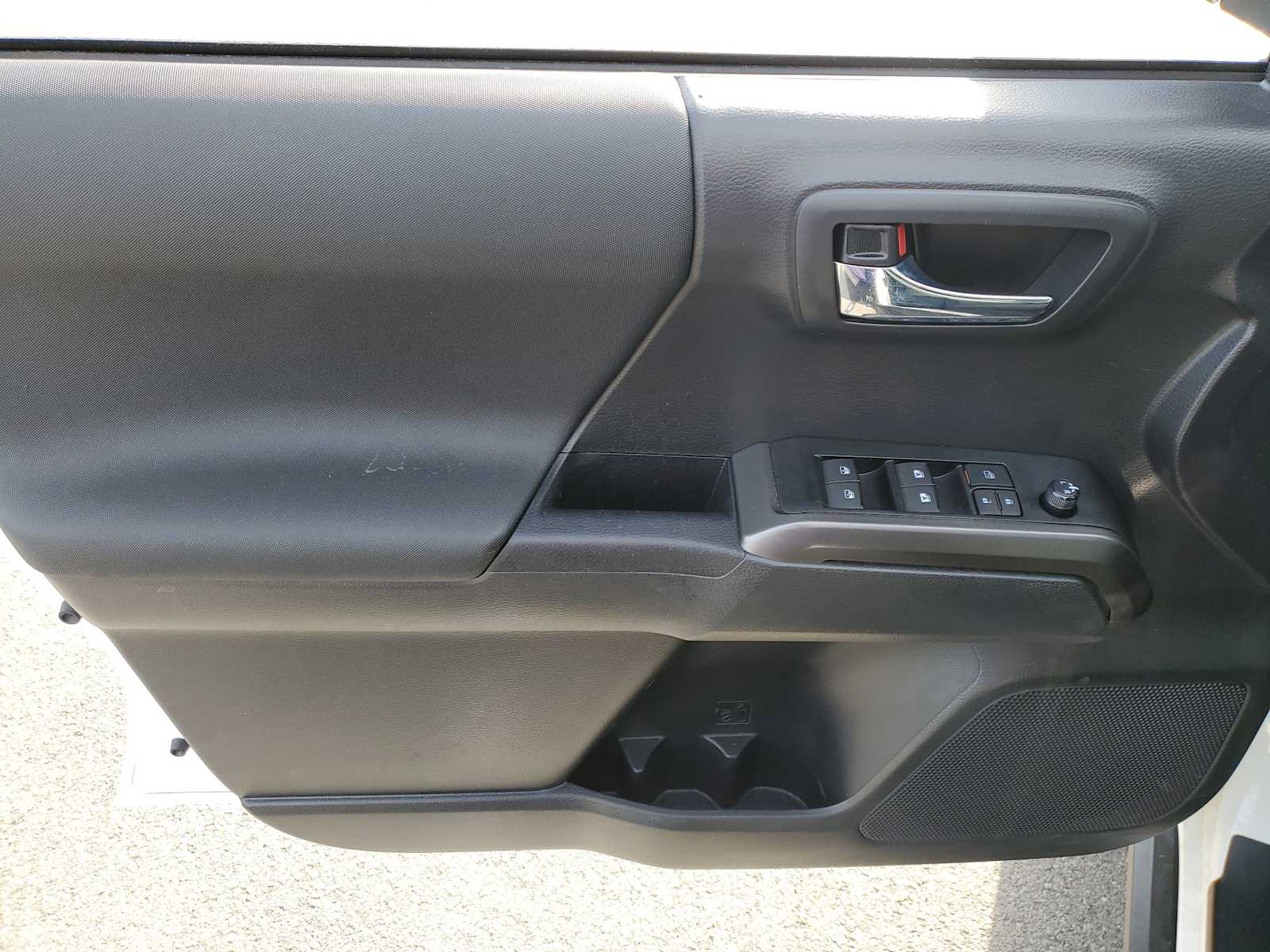 Thumbnail: 2023 Toyota Tacoma - 15