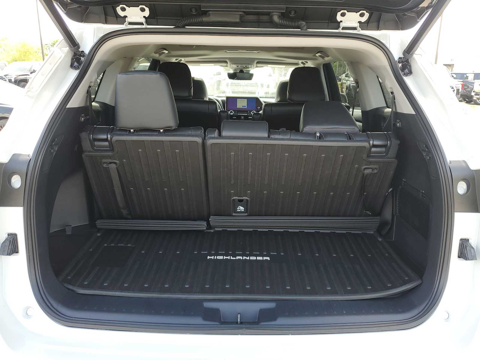 Thumbnail: 2023 Toyota Highlander - 9