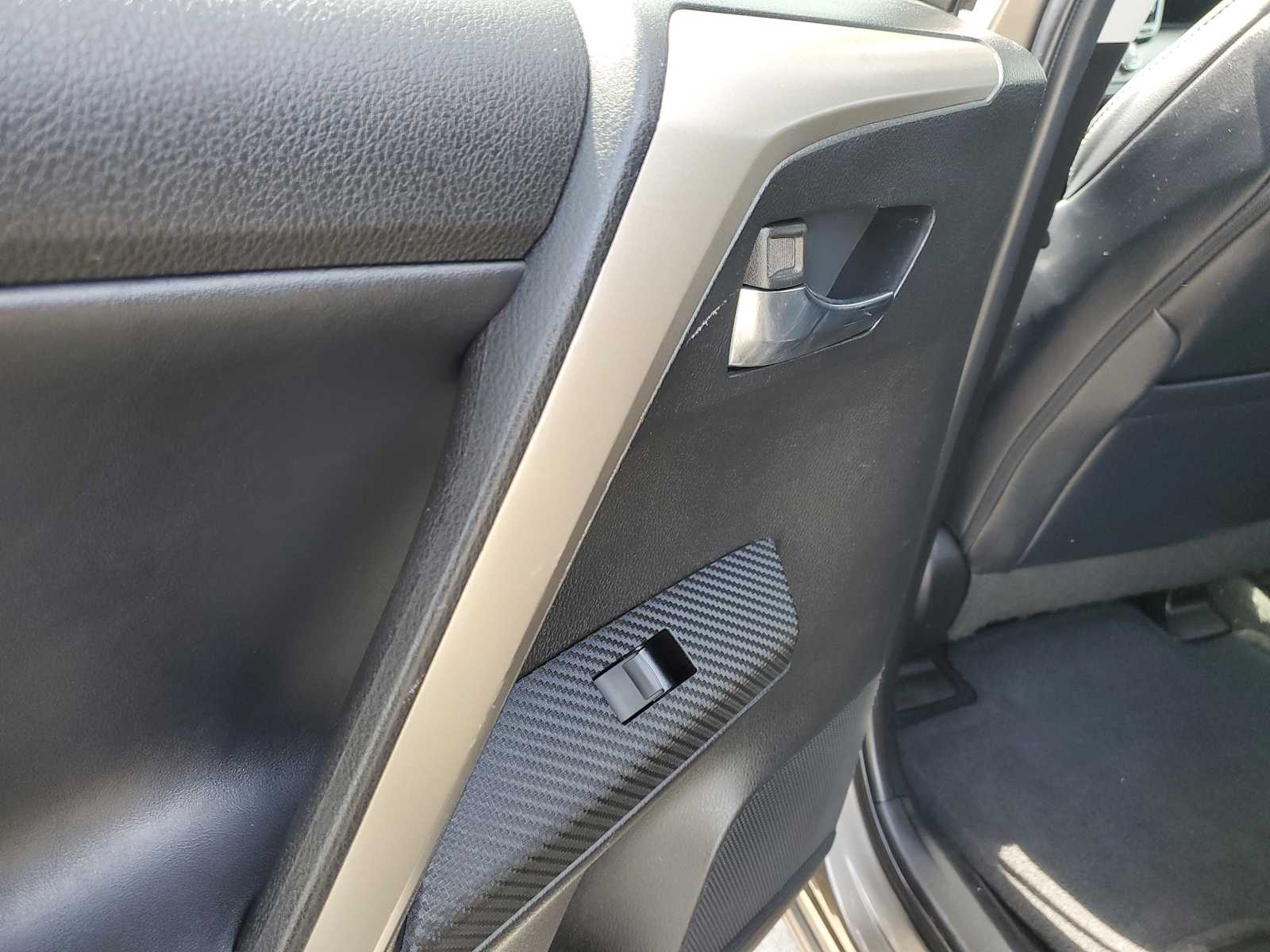 Thumbnail: 2015 Toyota RAV4 - 12