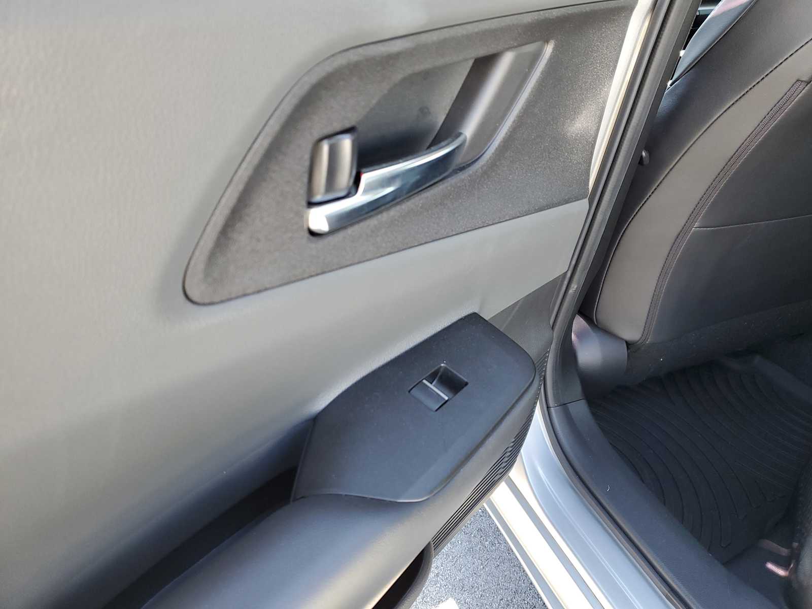 Thumbnail: 2023 Toyota Prius - 11