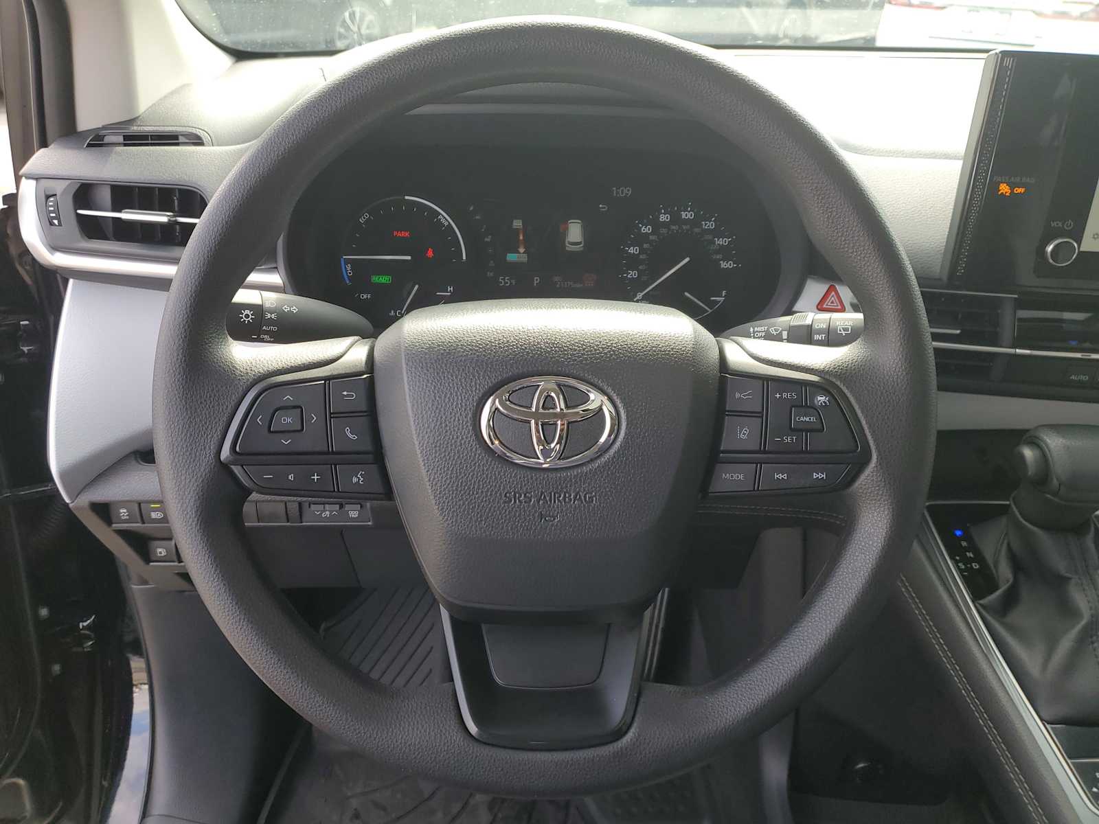 Thumbnail: 2025 Toyota Sienna - 21