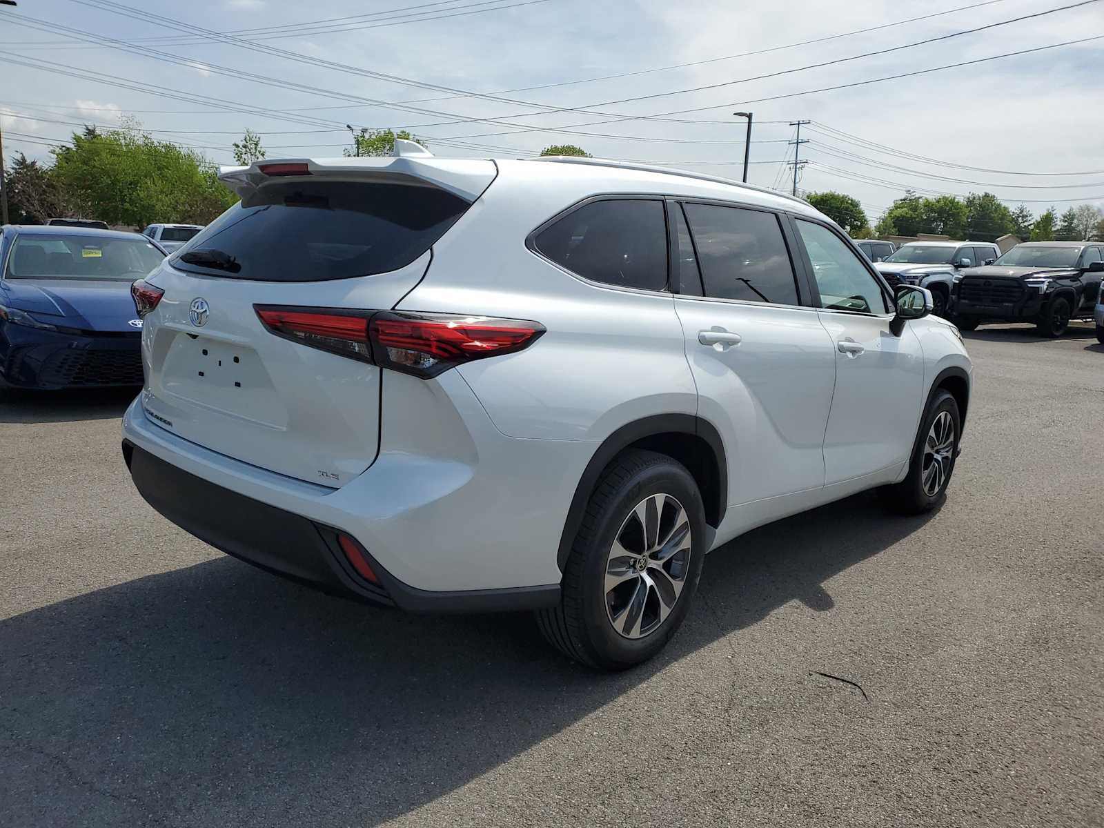 Thumbnail: 2023 Toyota Highlander - 3