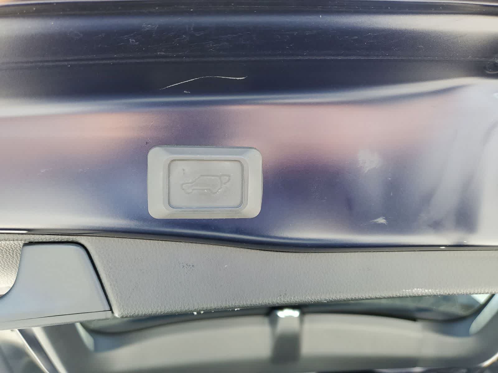 Thumbnail: 2021 Toyota RAV4 - 10