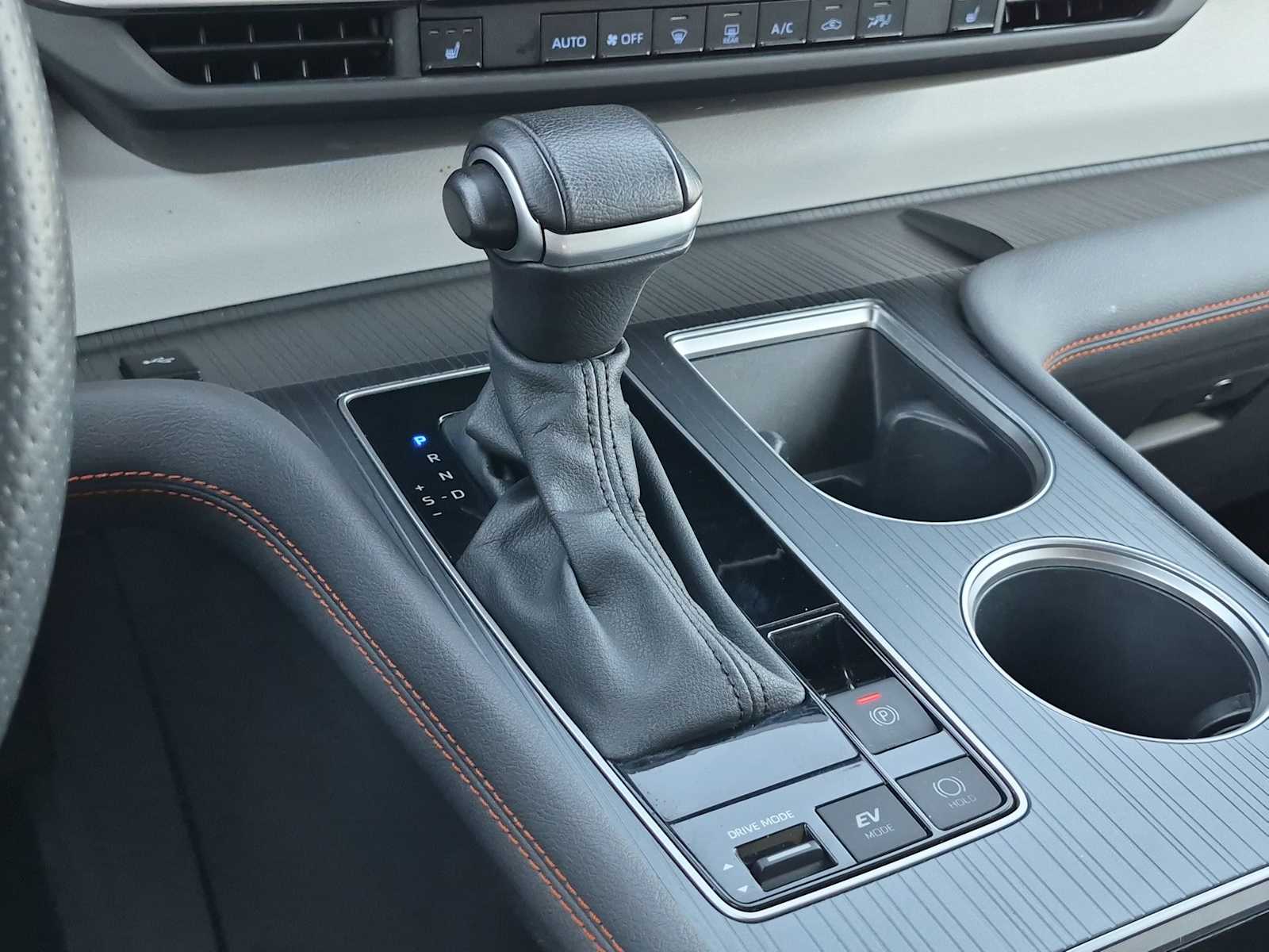 Thumbnail: 2024 Toyota Sienna - 24