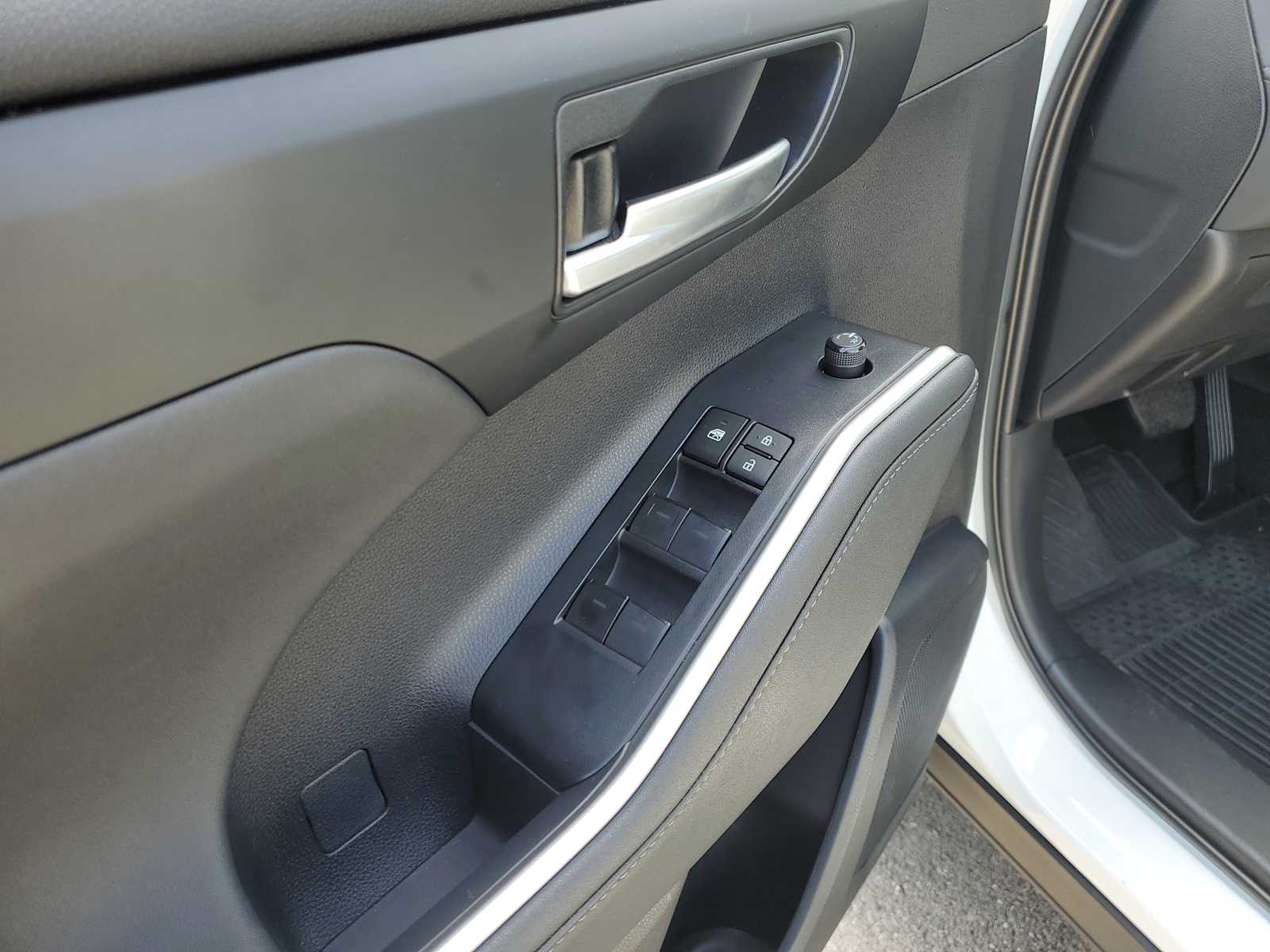 Thumbnail: 2023 Toyota Highlander - 18