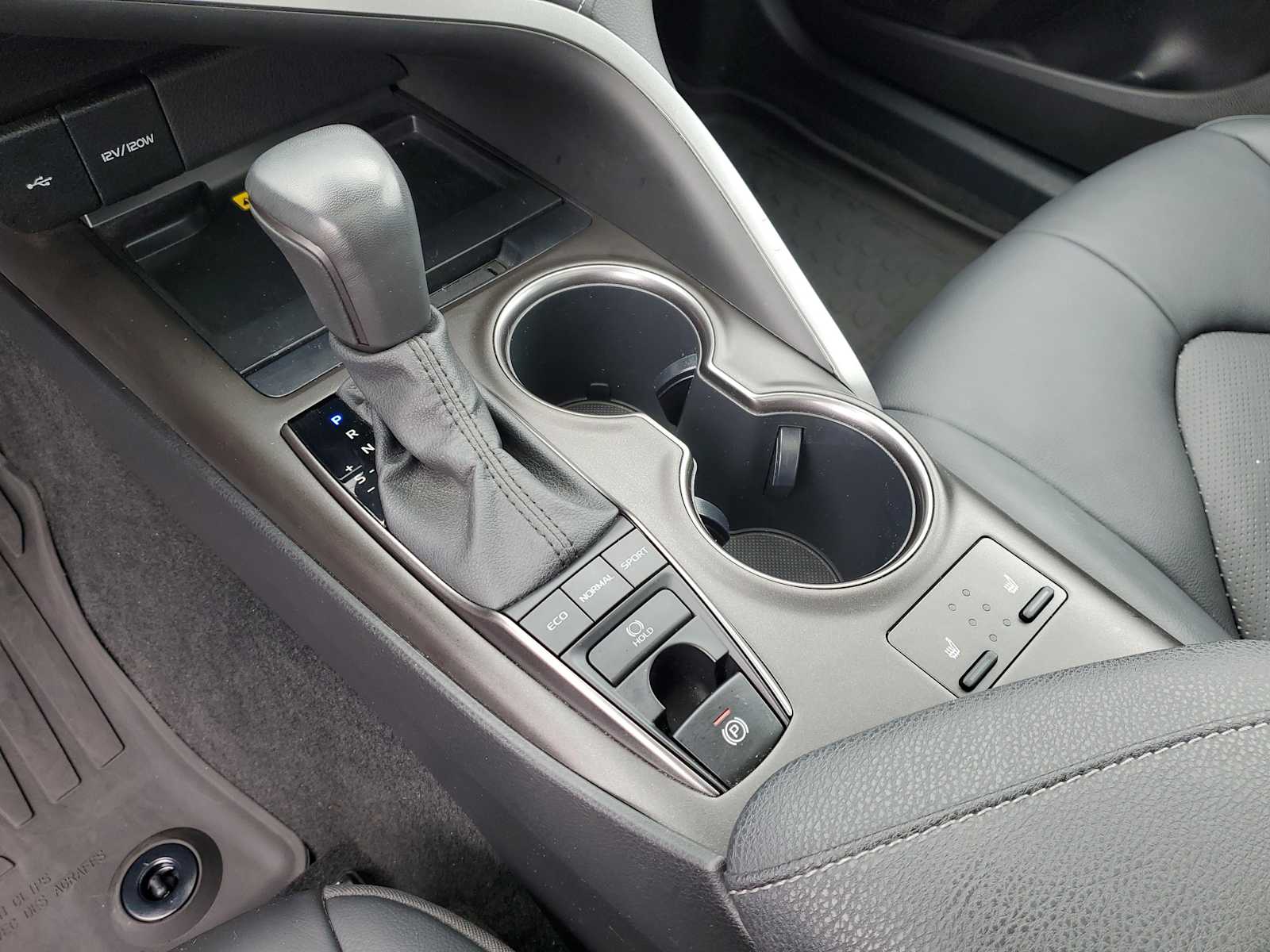 Thumbnail: 2022 Toyota Camry - 30