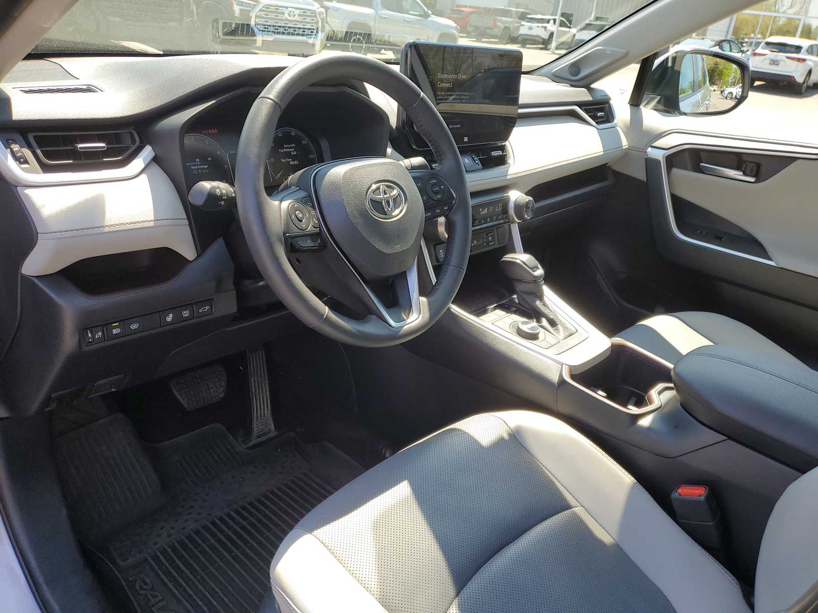 Thumbnail: 2025 Toyota RAV4 - 21