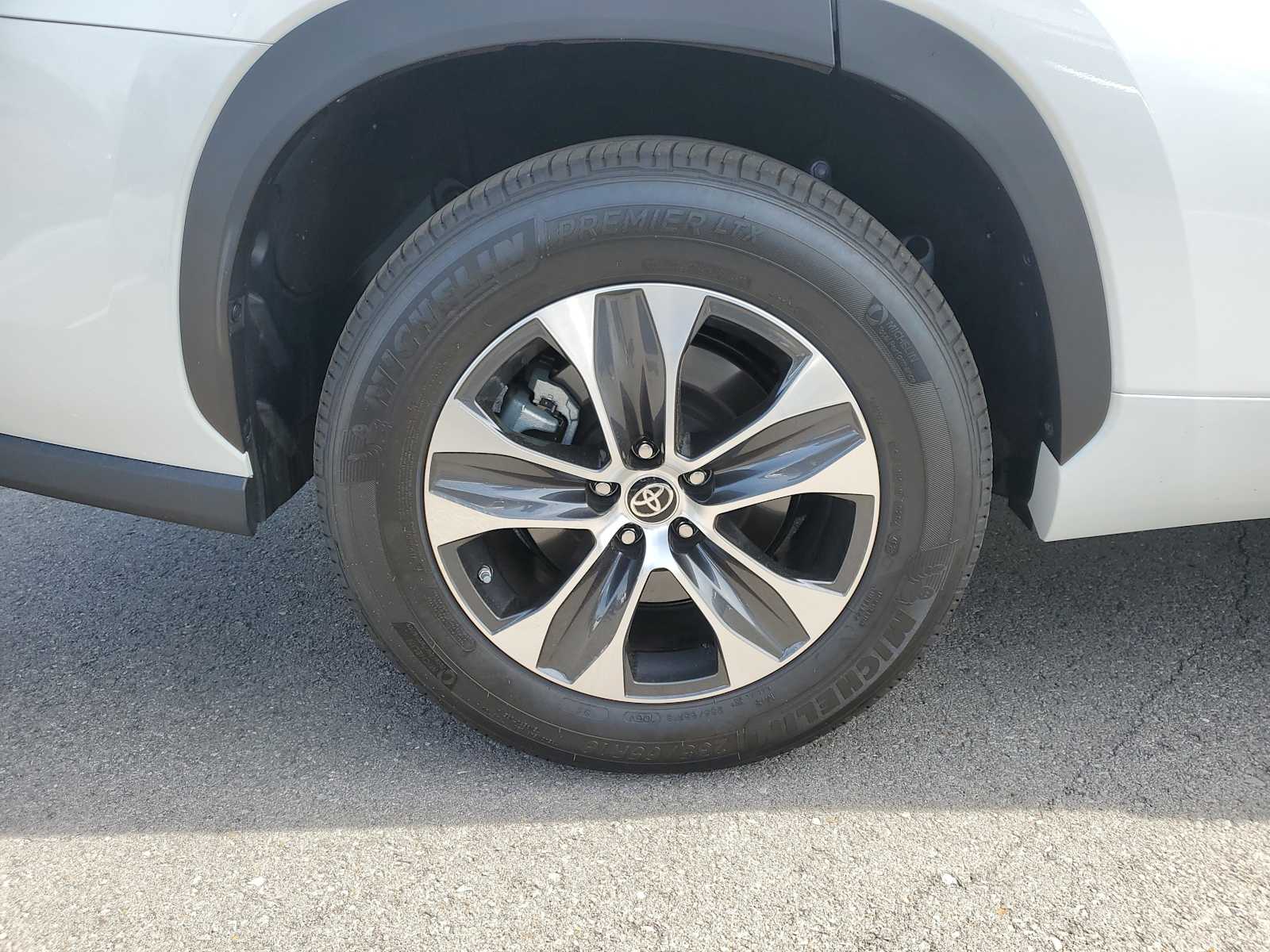 Thumbnail: 2023 Toyota Highlander - 6