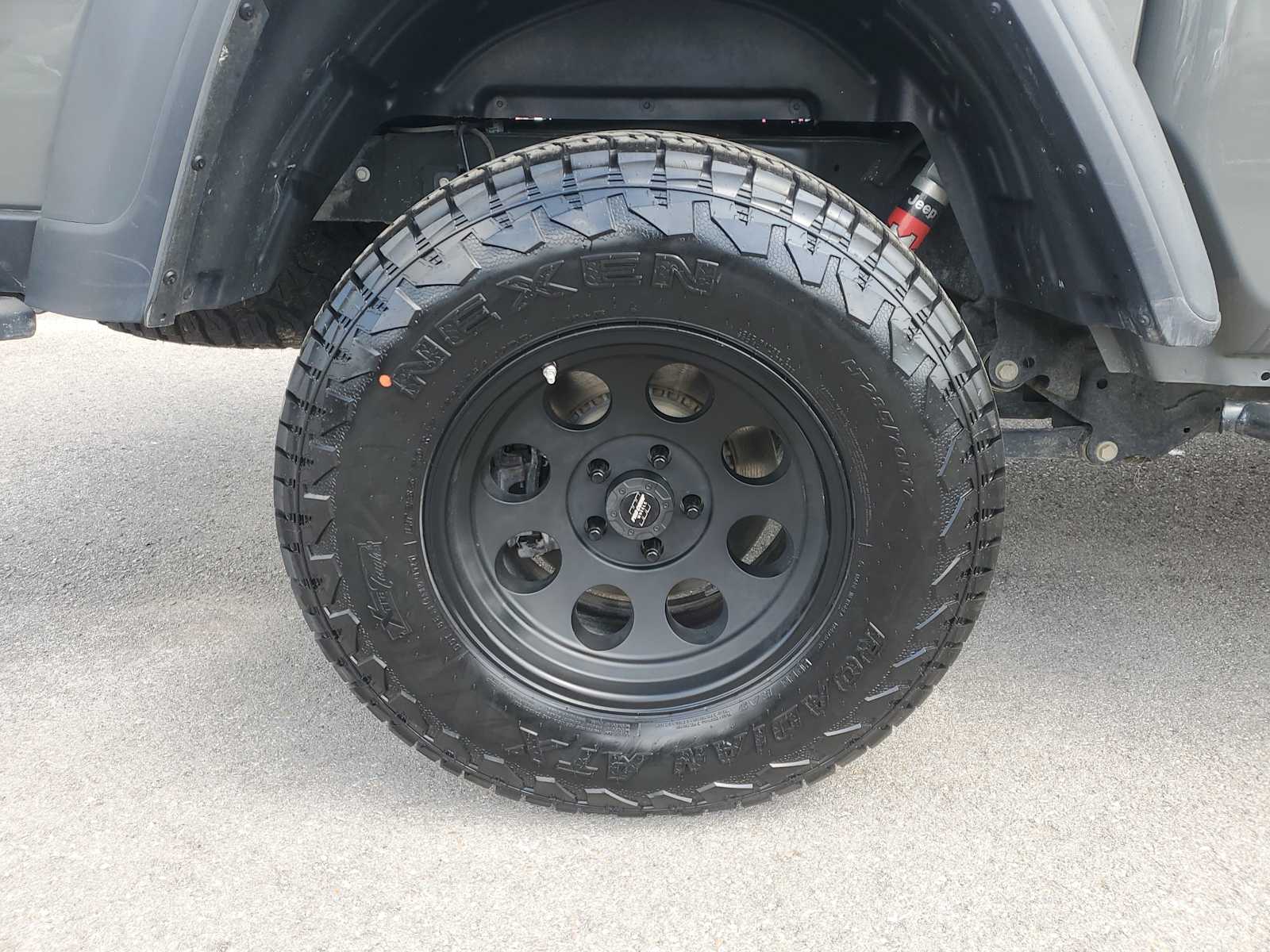 Thumbnail: 2020 Jeep Gladiator - 6