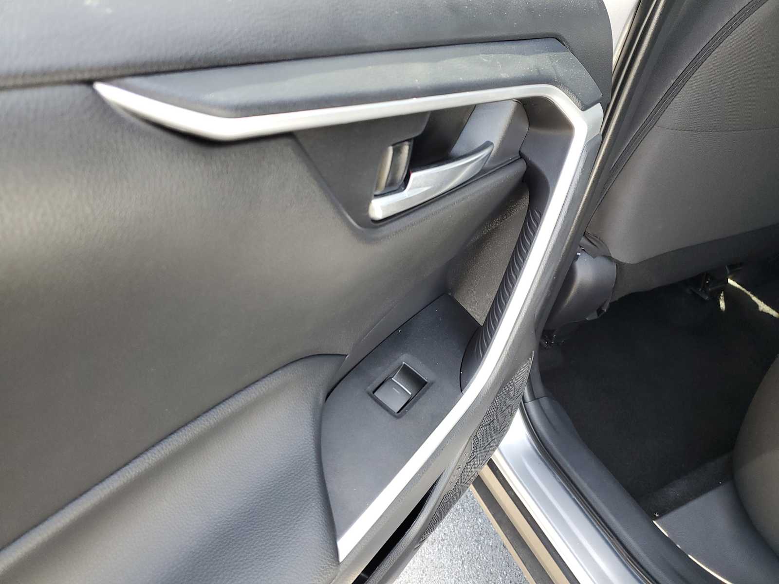 Thumbnail: 2024 Toyota RAV4 - 11