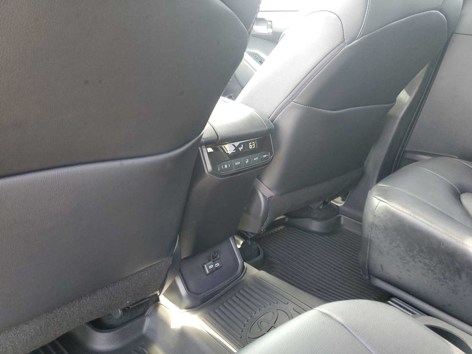 Thumbnail: 2023 Toyota Highlander - 15