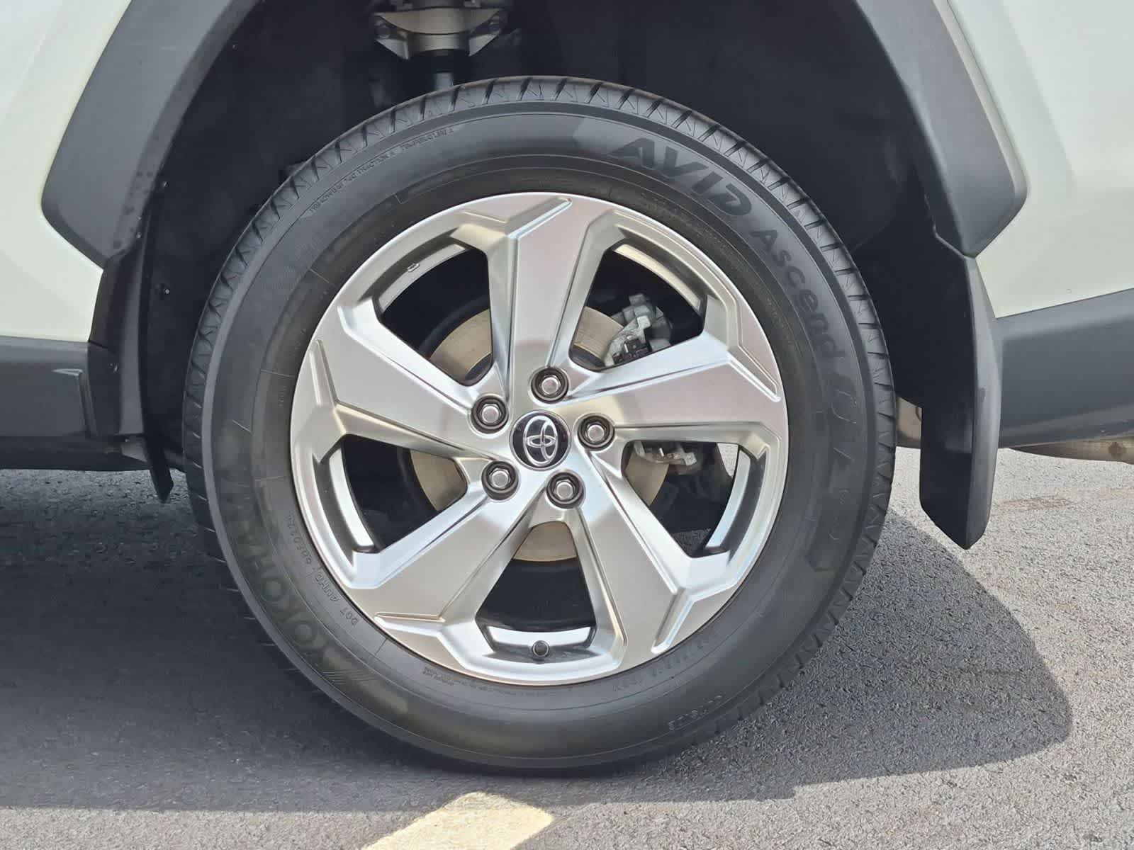 Thumbnail: 2021 Toyota RAV4 - 14
