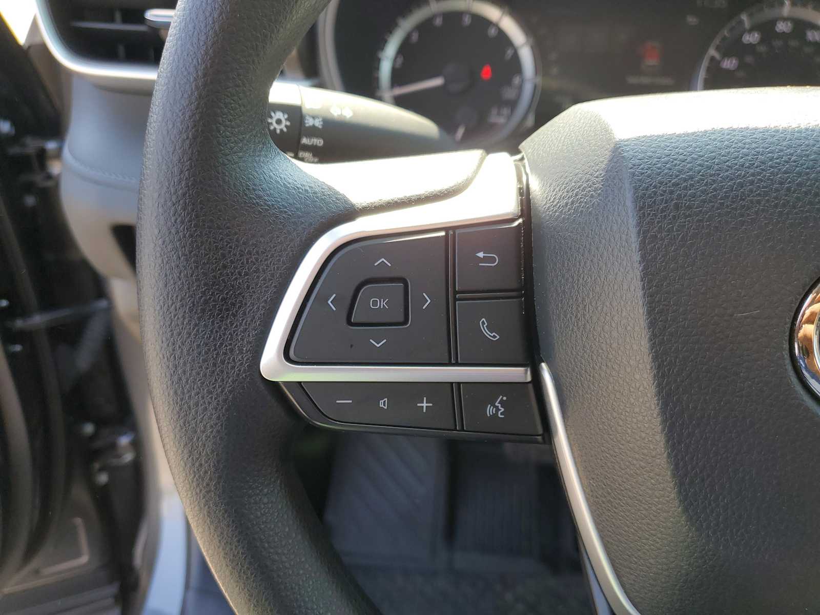 Thumbnail: 2023 Toyota Highlander - 23