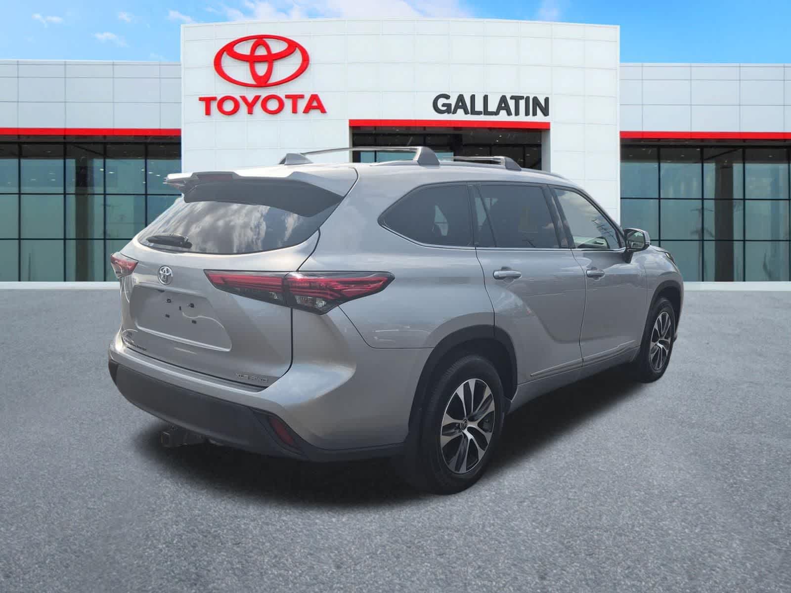 Thumbnail: 2022 Toyota Highlander - 8