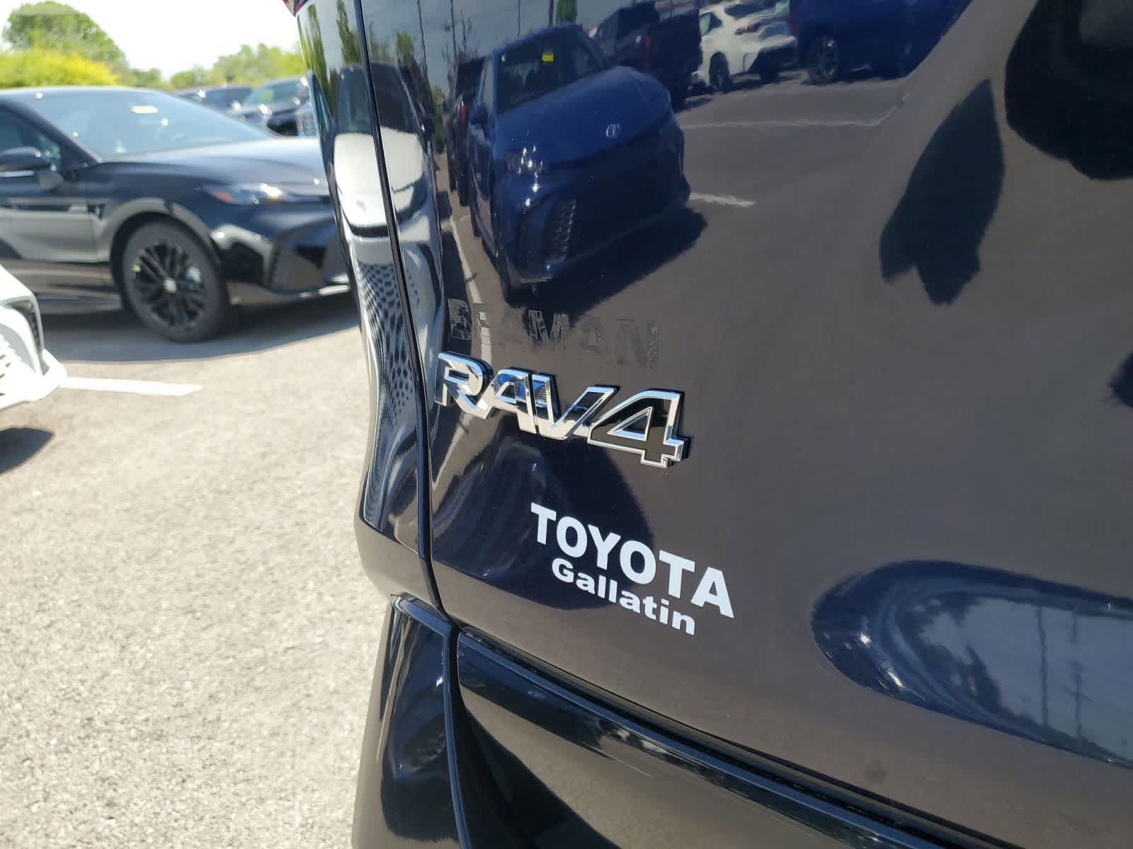 Thumbnail: 2021 Toyota RAV4 - 8