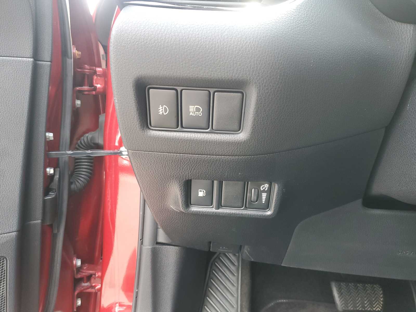 Thumbnail: 2018 Toyota C-HR - 21