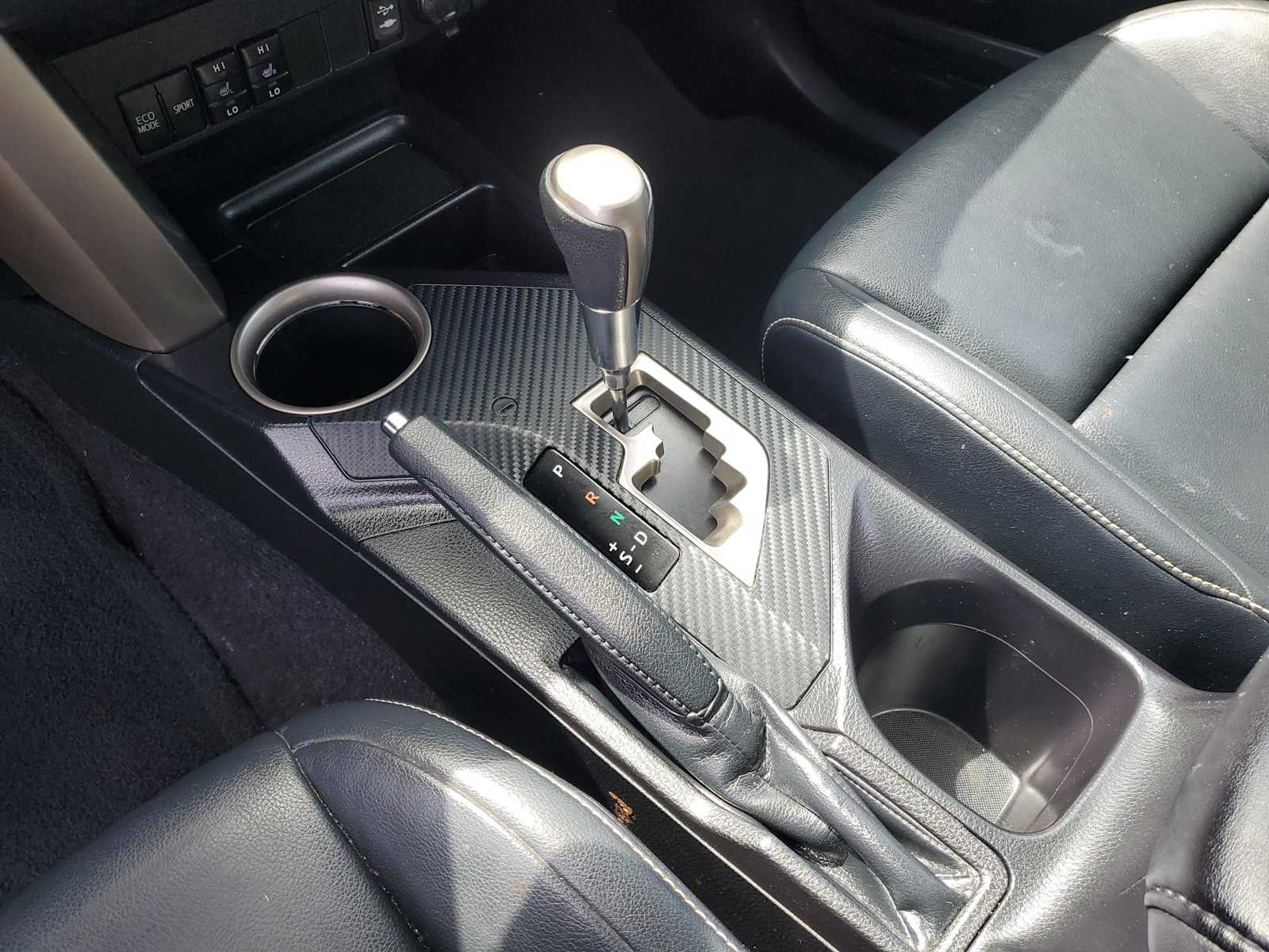 Thumbnail: 2015 Toyota RAV4 - 32