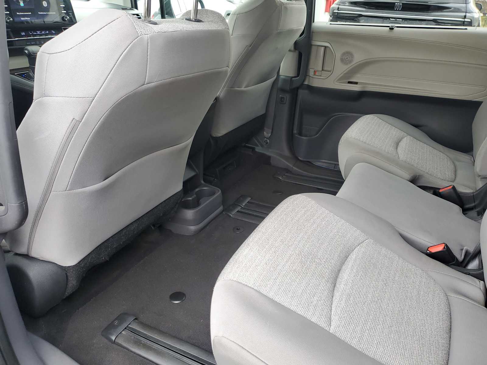 Thumbnail: 2022 Toyota Sienna - 10