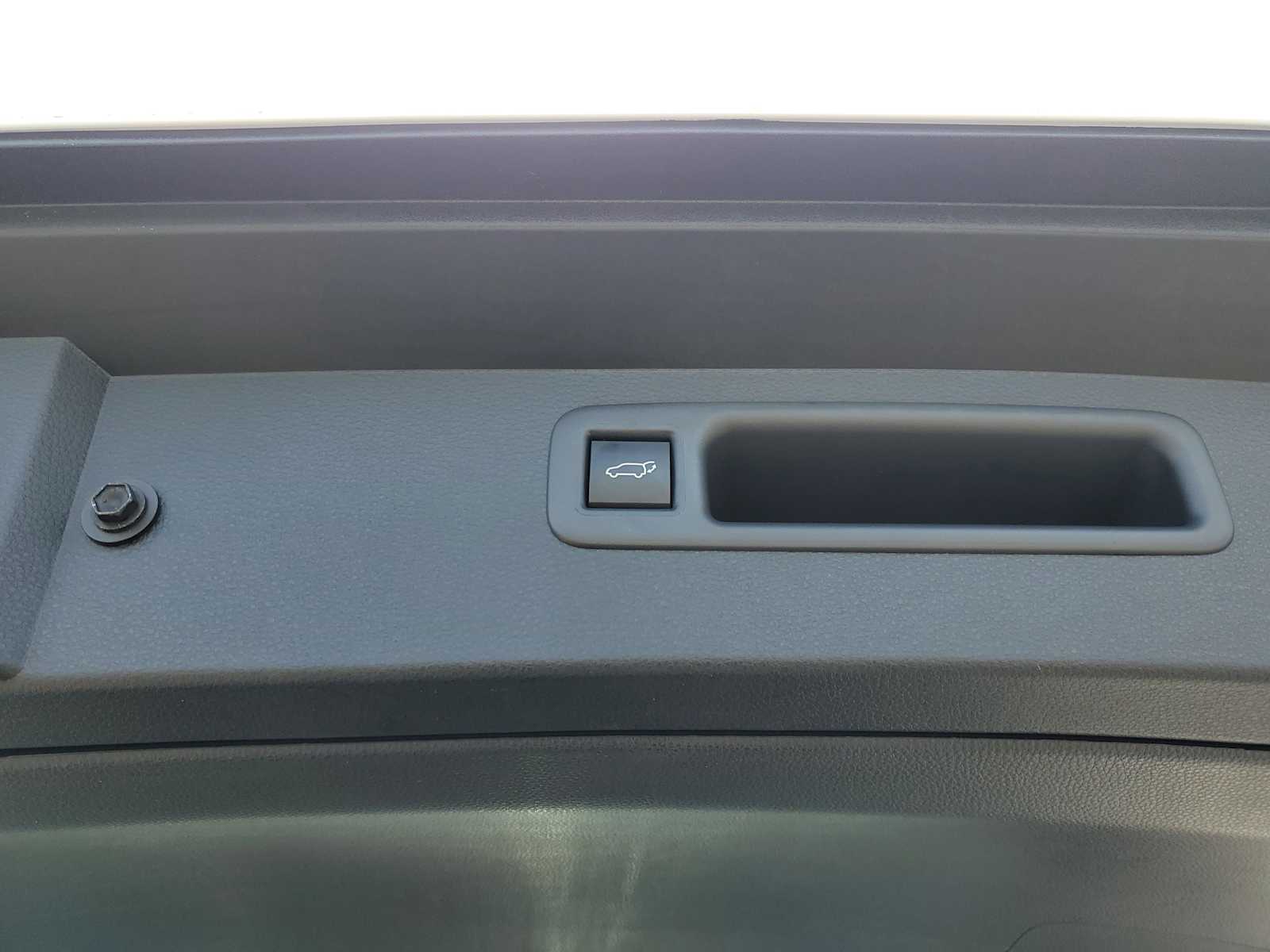 Thumbnail: 2023 Toyota Highlander - 10