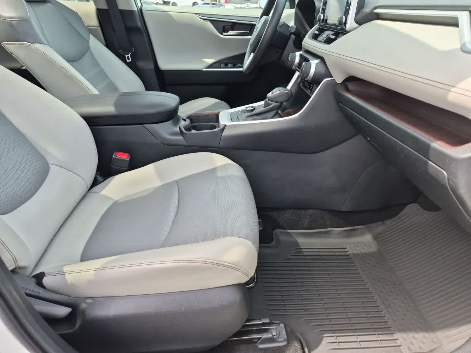 Thumbnail: 2021 Toyota RAV4 - 24