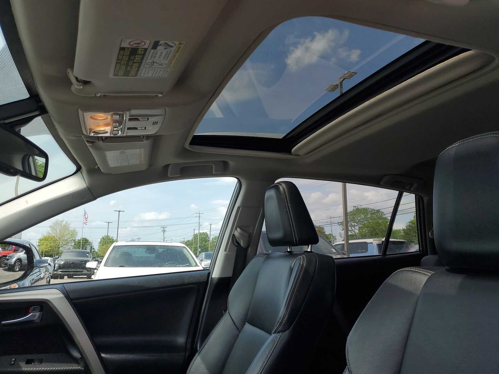 Thumbnail: 2015 Toyota RAV4 - 18