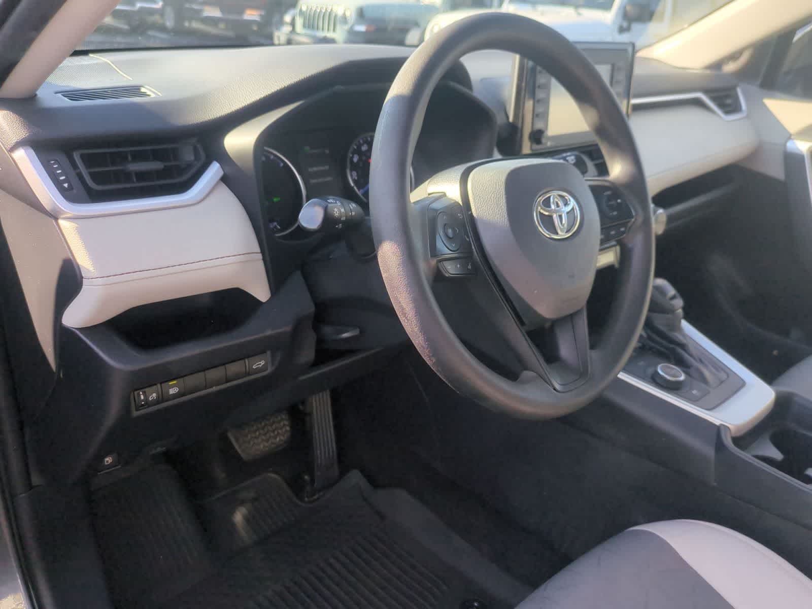 Thumbnail: 2021 Toyota RAV4 - 10