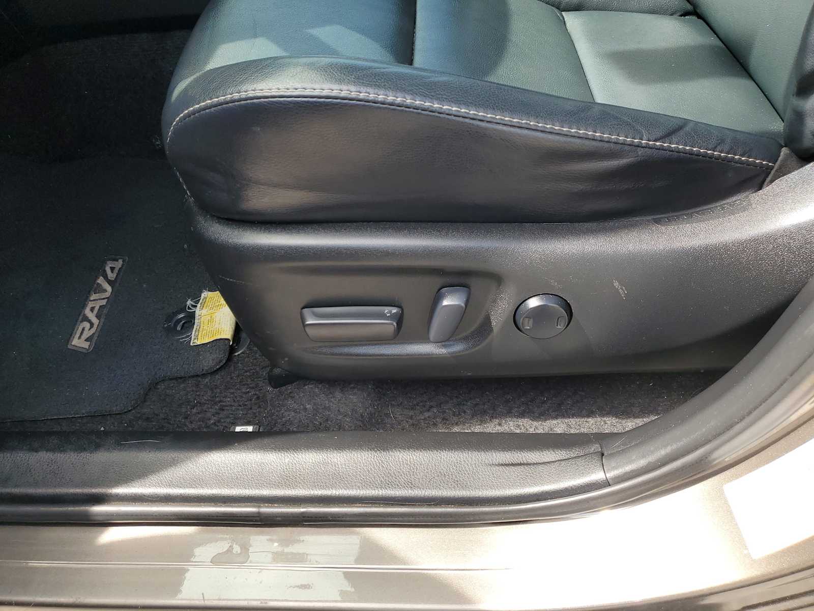 Thumbnail: 2015 Toyota RAV4 - 20