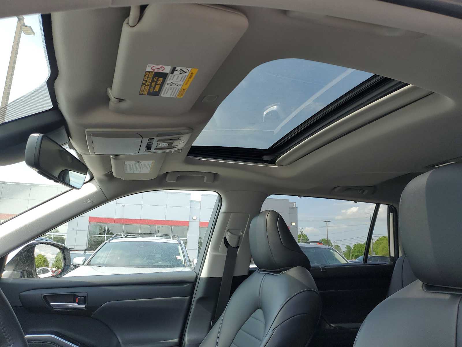 Thumbnail: 2023 Toyota Highlander - 19