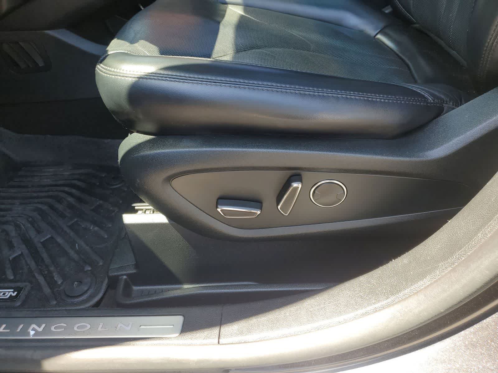 Thumbnail: 2020 Lincoln Nautilus - 19