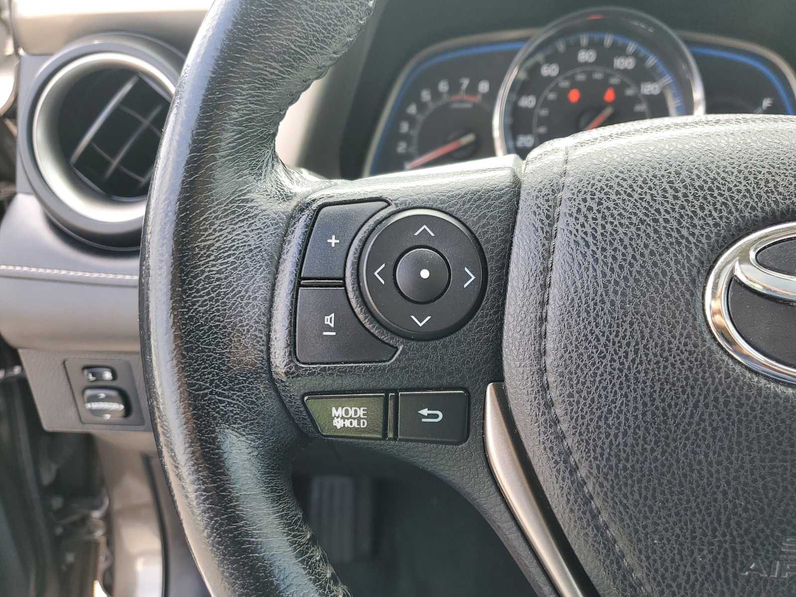 Thumbnail: 2015 Toyota RAV4 - 24