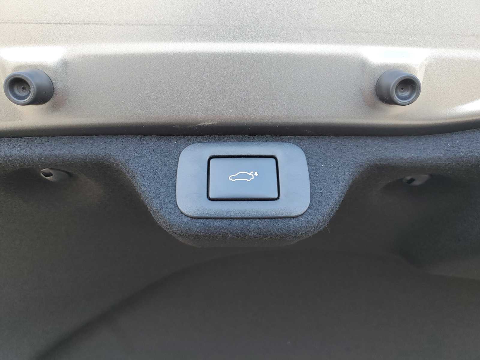 Thumbnail: 2025 Toyota Crown - 10