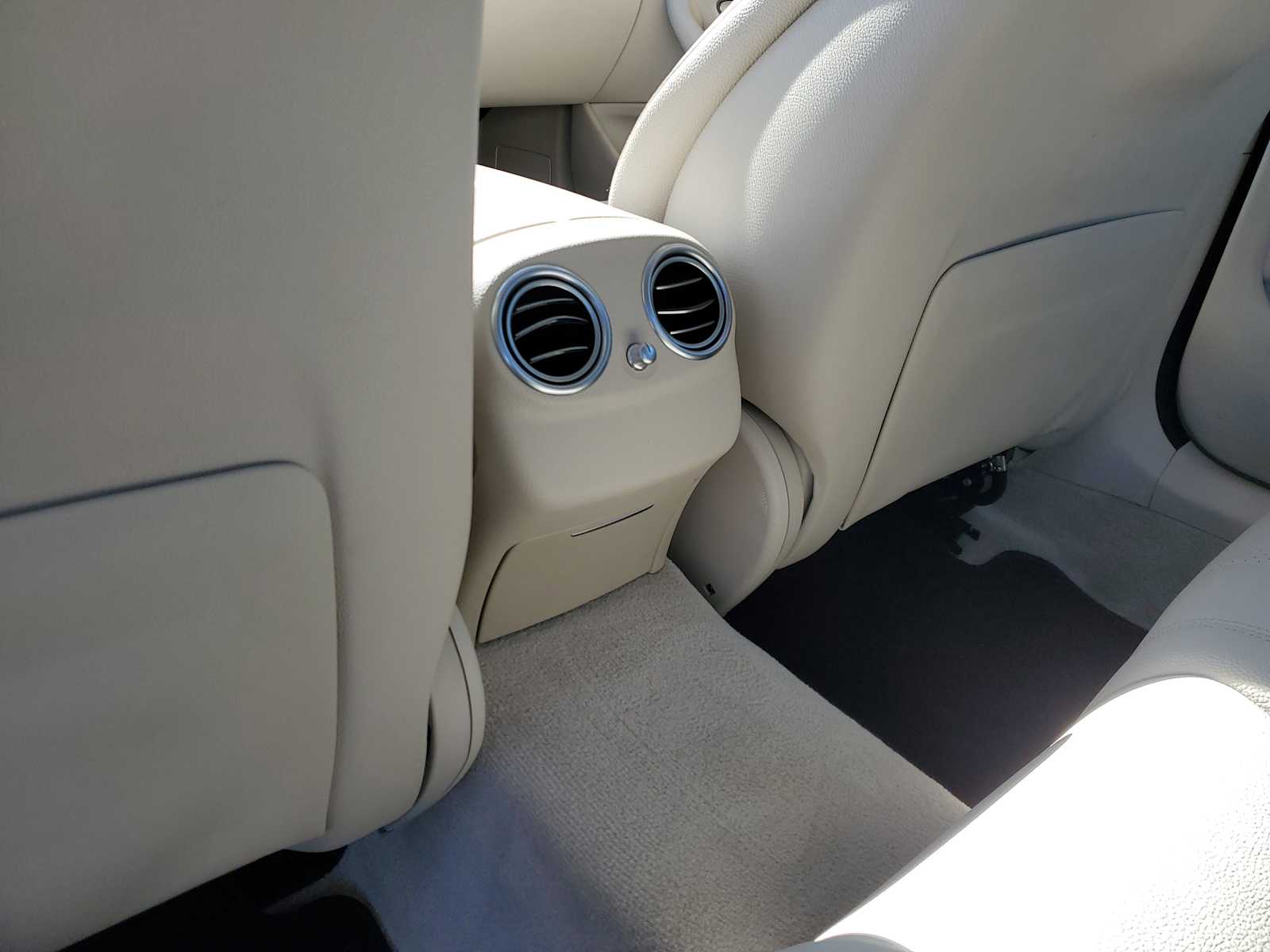 Thumbnail: 2017 Mercedes-Benz E-Class - 14