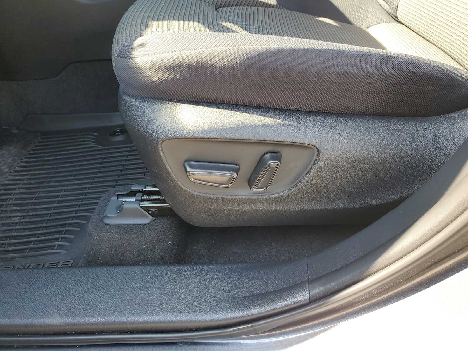 Thumbnail: 2023 Toyota Highlander - 19