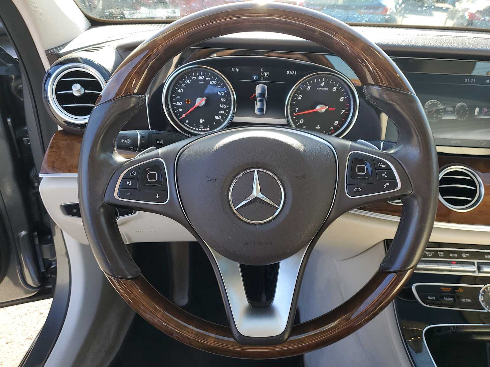 Thumbnail: 2017 Mercedes-Benz E-Class - 22