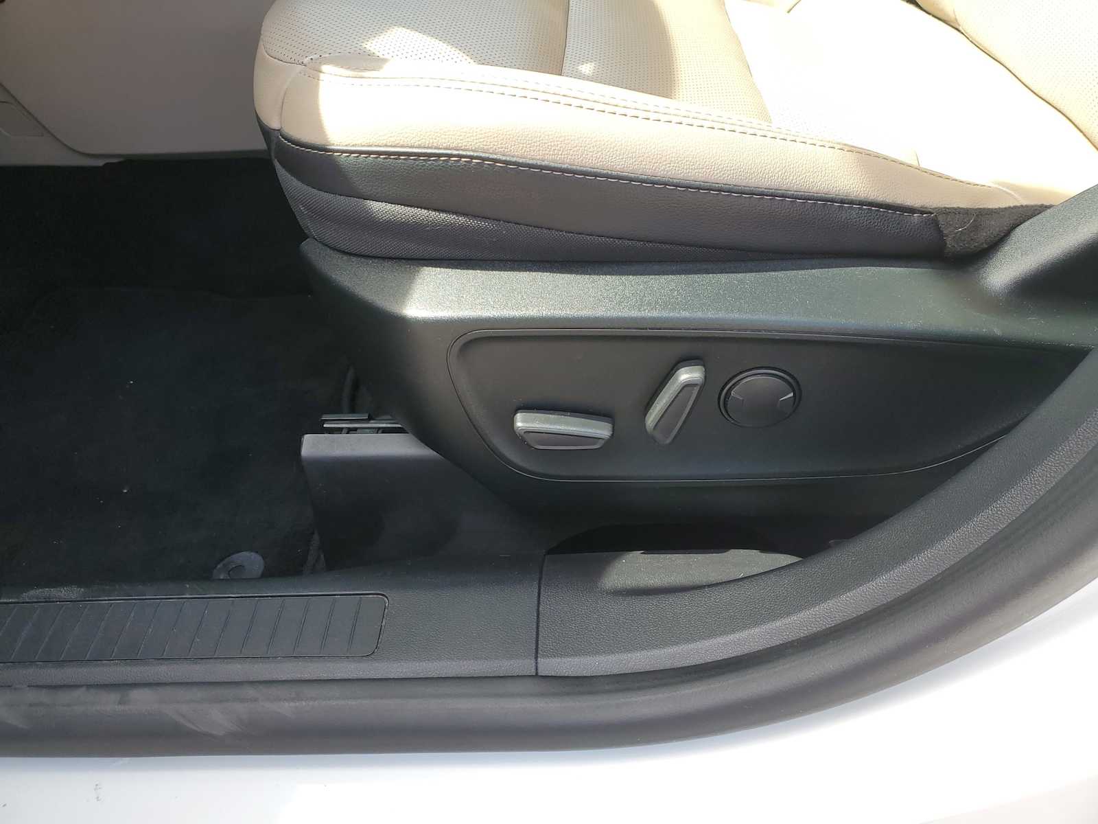 Thumbnail: 2022 Ford Escape - 20