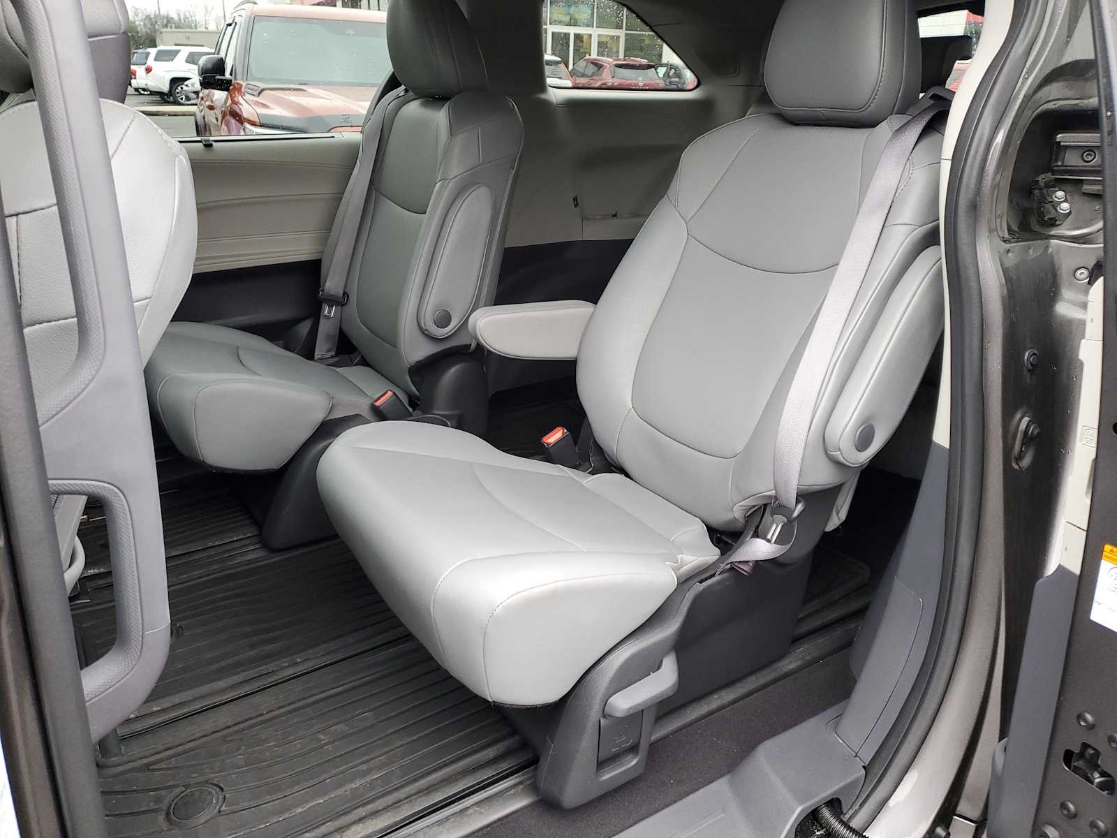 Thumbnail: 2024 Toyota Sienna - 11